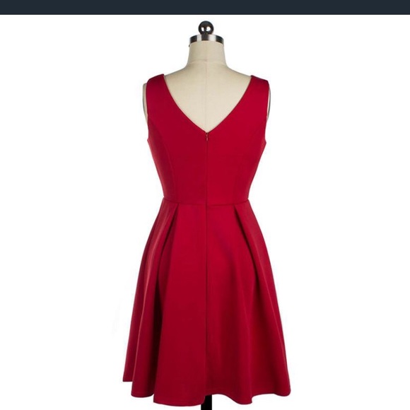 Red dress - Picture 3 of 5